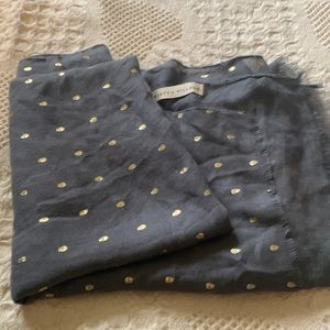 Medium grey scarf with gold skulls